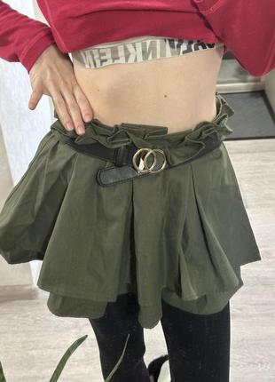 Мини-юбка цвета хаки с плиссированными деталями10 фото