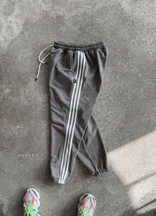 Серые спортивные штаны мужские с полосками лампасами2 фото