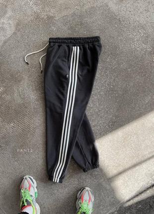 Серые спортивные штаны мужские с полосками лампасами3 фото