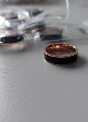 Медаль кольцо с черной эмалью обручала чепная эмаль медзолото розовое купить обручальное кольцо с черной вставкой фораджо медсплав2 фото