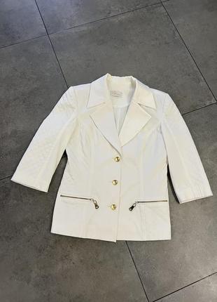 Пиджак белый