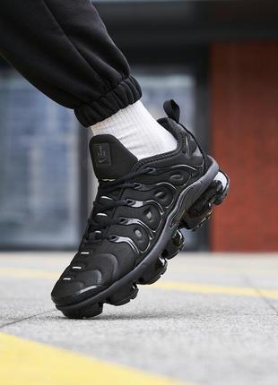 Мужские кроссовки nike air vapormax plus'triple black2 фото