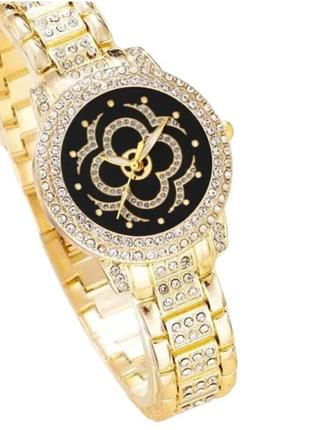Жіночий кварцовий наручний годинник золотистий на чорному циферблаті конюшина чотирилистий сталевий ремінець1 фото
