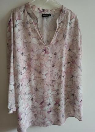 Женская блуза с цветочным принтом1 фото