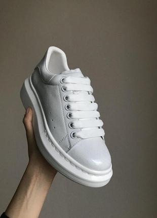 Перламутровые кроссовки alexander mcqueen из лакированной кожи (36-41)💜3 фото