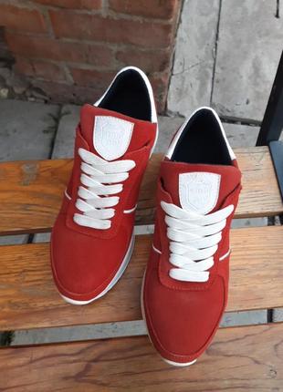 Жіночі шкіряні кросівки