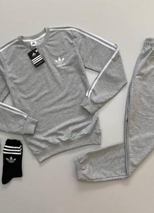 Весенний спортивный костюм adidas свитшот + брюки. две пары носков в подарок 🎁