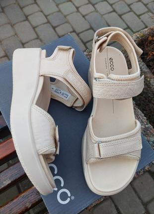 Оригинальные кожаные босоножки ecco flowt wedge4 фото