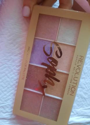 Revolution  soph x  палетка хайлайтеров для лица makeup revolution soph highlighter palette, 16 г1 фото