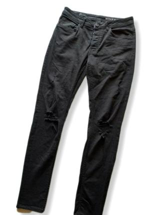 Рваные стрейчевые джинсы с потертостями2 фото