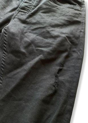 Рваные стрейчевые джинсы с потертостями6 фото