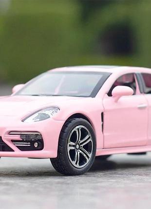 Модель автомобіля porsche panamera масштаб: 1:32. іграшкова машина порш панамера рожевого кольору