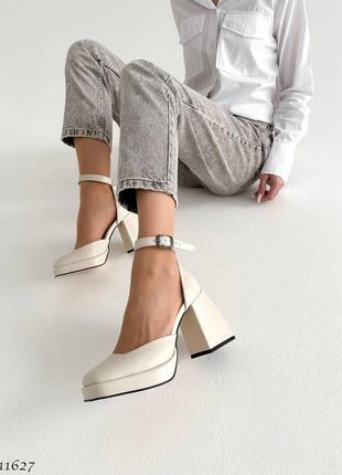 Светло бежевые натуральные кожаные туфли на высоком толстом каблуке с платформой широким ремешком квадратным носом кожа беж айвори9 фото