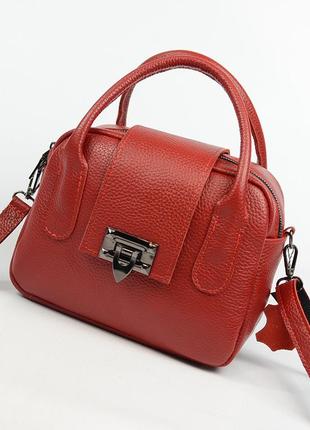 Красная маленькая женская кожаная сумка кросс-боди с маленькими ручками и ремешком