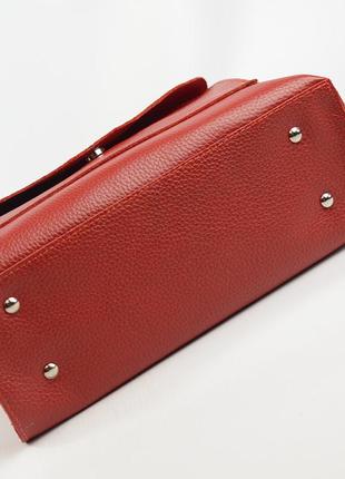 Красная кожаная женская деловая сумка с ручками и длинным съемным ремешком7 фото