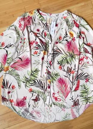 Красивая шифоновая блуза с тропическим принтом3 фото
