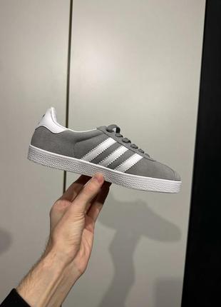 Женские кроссовки серые adidas gazelle grey