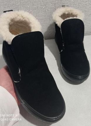 Женские замшевые зимние ботинки слипоны на меху черные угги4 фото