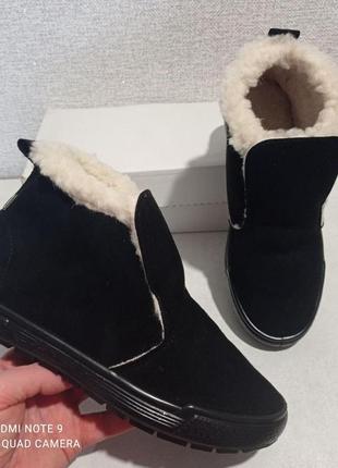 Женские замшевые зимние ботинки слипоны на меху черные угги8 фото