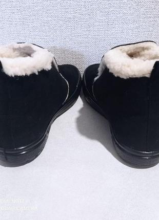 Зимние женские замшевые ботинки слипоны чёрные угги на меху9 фото