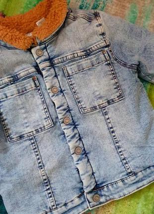 Классная джинсовая теплая курточка h&m на 3-4 годика9 фото