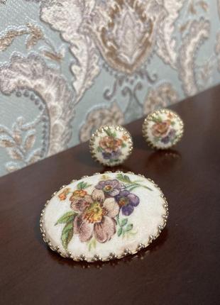 Вінтажний набір з маркуванням germany брошка і кліпси.