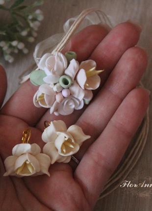 Комплект украшений ручной работы с цветами "нежная олива" (серьги и кулон