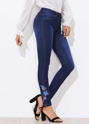 Шикарные джинсы с вышивкой р.26