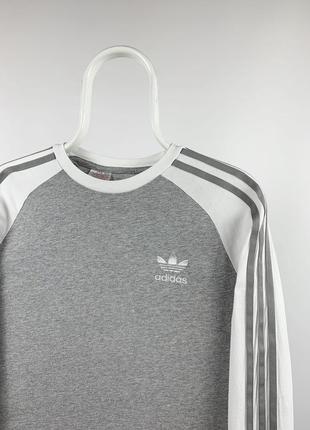 Оригинальный женский лонгслив adidas с лампасами7 фото