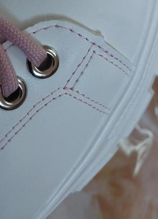 Стильні білі жіночі кросівки на весну демісезонні жіночі кросівки на платформі9 фото