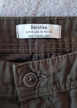 Спідниця хакі з кишенями на засувках bershka7 фото