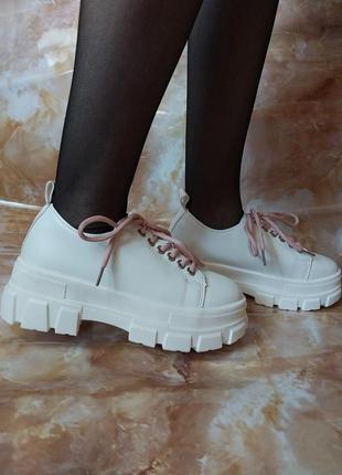 Стильные белые женские туфли на платформе демисезонные женские туфли повседневные белые оксфорды белые дерби3 фото