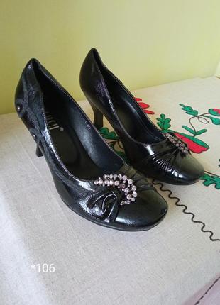 Женская обувь/ туфли лаковые низкие с брошью 🖤 39/40 размер