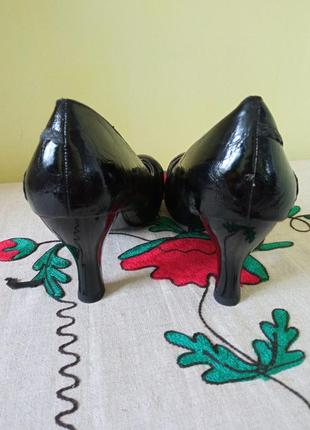 Жіноче взуття/ туфлі лакові низькі з брошкою 🖤 39/40 розмір4 фото