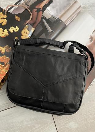 Сумочка кожаная черный цвет