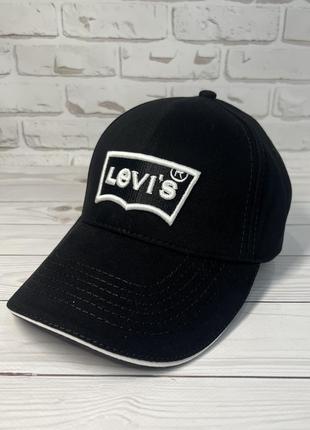 Бейсболка черная в стиле  levi's