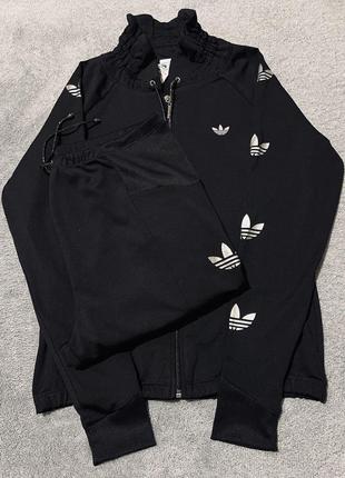 Женский спортивный костюм adidas