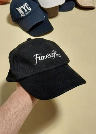 Новая фирменная кепка fitness first