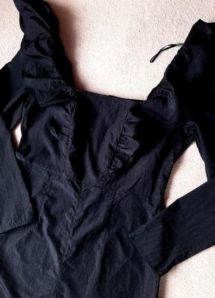 Черное платье плащевка а-силуэта рукава воланы h&amp;m4 фото