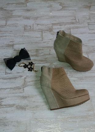 Ботильйони на танкетці натуральні