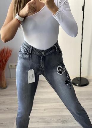 Крутые джинсы с вышивкой6 фото