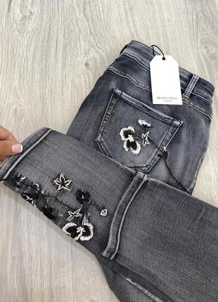 Крутые джинсы с вышивкой9 фото