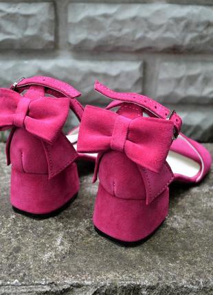 Босоніжки замшеві малинові фуксія с бантиком  на пятці на підбрах 4см