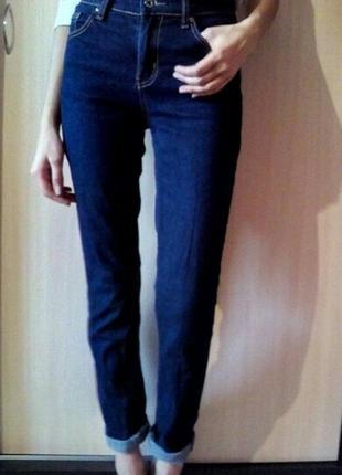 Джинсы zara. джинсы с высокой талией