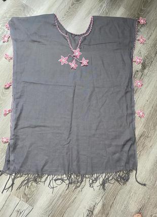 Оригинальное платье свободного кроя туника украшено крючкованными цветами винтаж3 фото