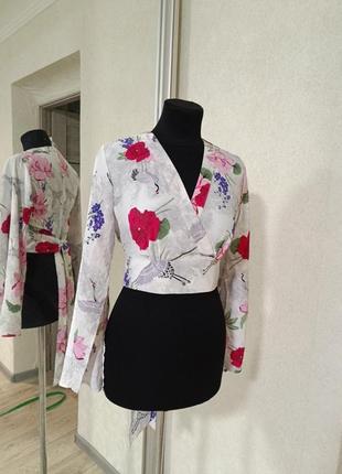 Amisu топ блуза с цветами и птицами в принт с расклешенными рукавами2 фото