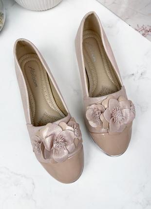 Нюдовые туфли балетки с цветочным декором abloom4 фото