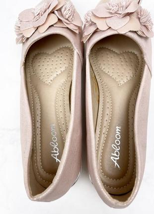 Нюдовые туфли балетки с цветочным декором abloom5 фото
