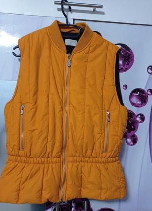 Жилетка, безрукавка