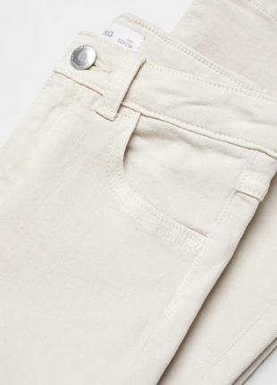Белые новые бежевые брюки джинсы с разрезами7 фото